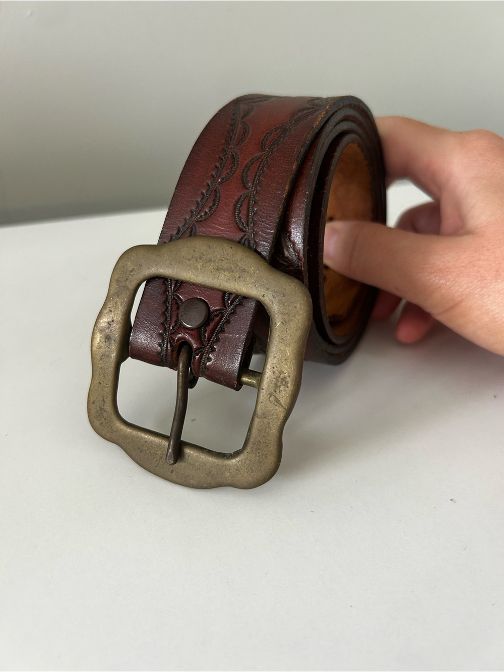 VINTAGE brown tooled leather BELT Cowhide Made In USA brass buckle measures 39”